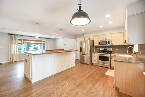 308 Dunbar Road, Mundelein, IL 60060