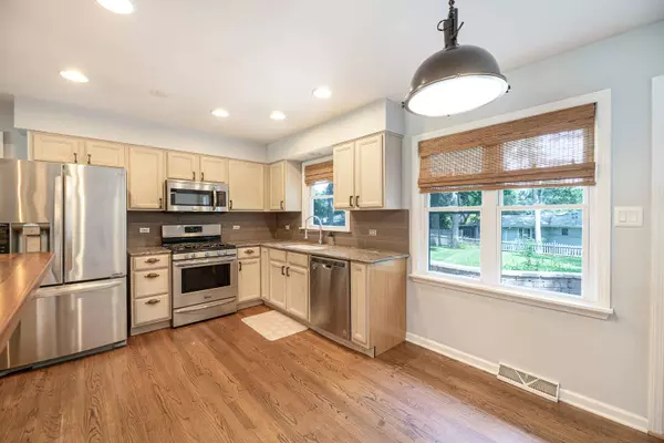 308 Dunbar Road, Mundelein, IL 60060