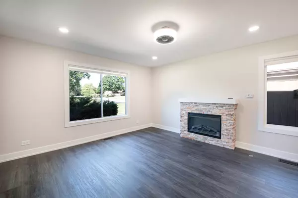 1325 Fairfax Lane, Buffalo Grove, IL 60089