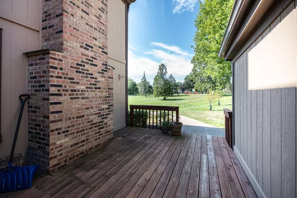 1325 Fairfax Lane, Buffalo Grove, IL 60089