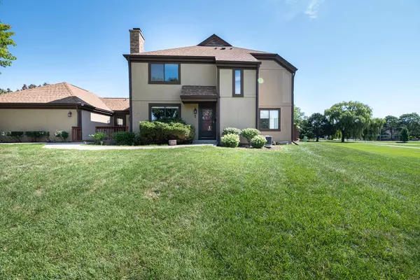 1325 Fairfax Lane, Buffalo Grove, IL 60089
