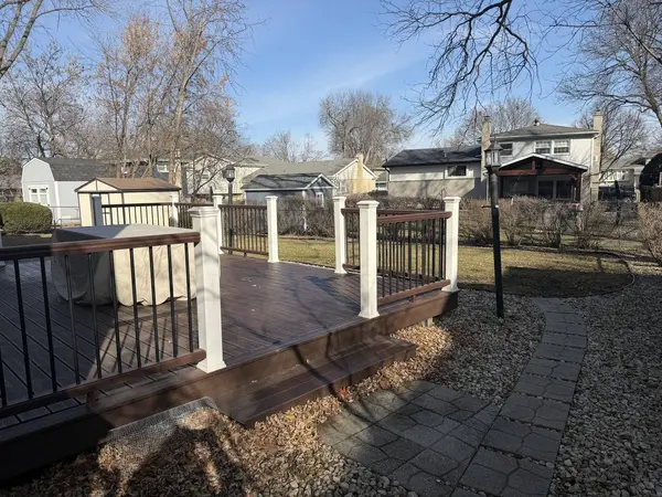2410 E Northwood Court, Arlington Heights, IL 60004