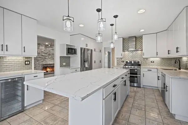 1100 Hidden Lake Drive, Buffalo Grove, IL 60089