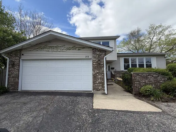 219 W Appletree Lane, Arlington Heights, IL 60004