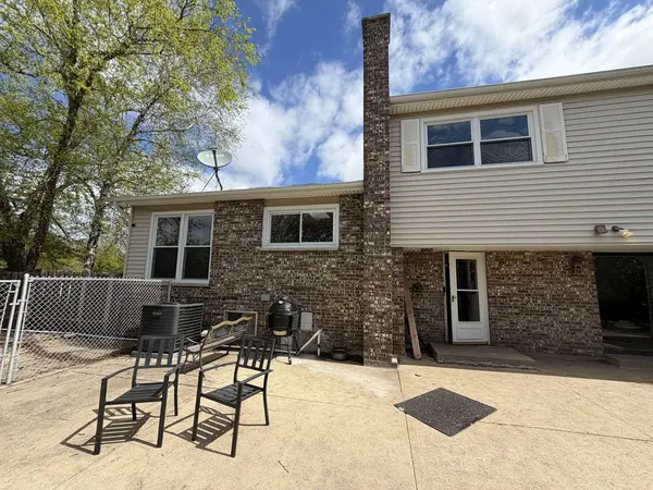 219 W Appletree Lane, Arlington Heights, IL 60004