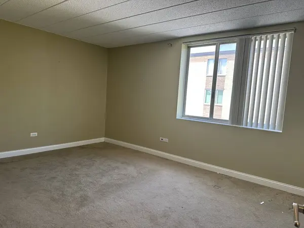 110 W Butterfield Road #402S, Elmhurst, IL 60126