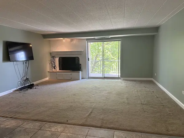 110 W Butterfield Road #402S, Elmhurst, IL 60126