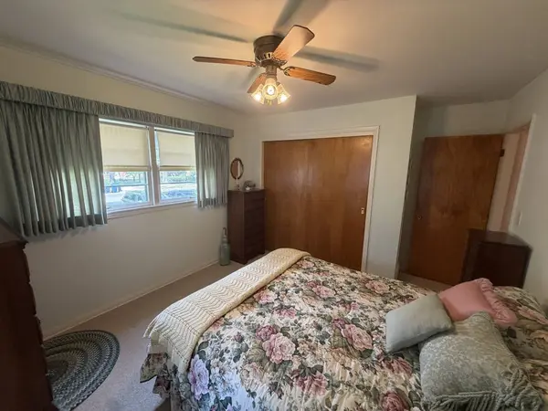 1026 Half Day RD, Highland Park, IL 60035