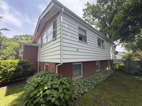 1026 Half Day RD, Highland Park, IL 60035