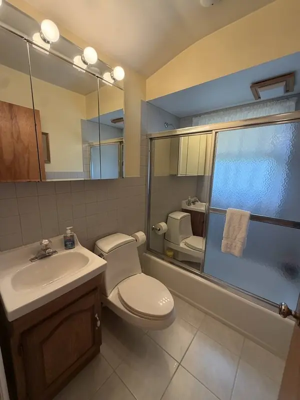 1026 Half Day RD, Highland Park, IL 60035