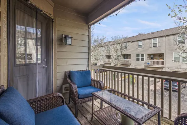 143 Bristol LN #3, Wood Dale, IL 60191
