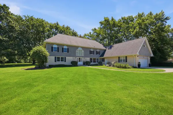 75 Ela RD, Inverness, IL 60067