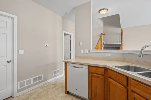 535 N Red Deer RD #535, Round Lake, IL 60073