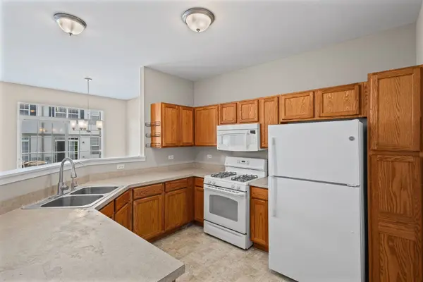 535 N Red Deer RD #535, Round Lake, IL 60073