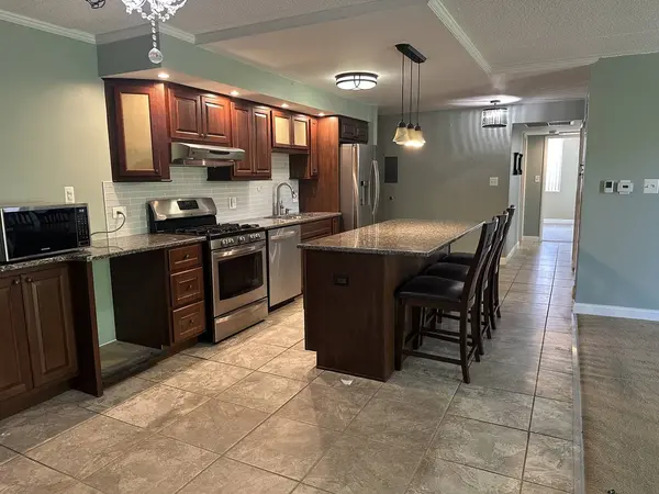110 W Butterfield RD #402S, Elmhurst, IL 60126