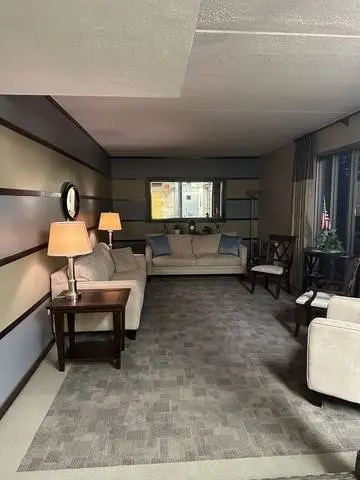 110 W Butterfield RD #402S, Elmhurst, IL 60126