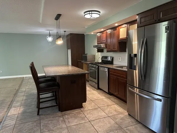 110 W Butterfield RD #402S, Elmhurst, IL 60126