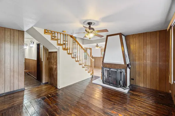2205 Bluebird LN, Rolling Meadows, IL 60008
