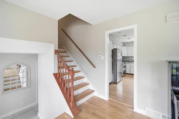 219 W Appletree LN, Arlington Heights, IL 60004