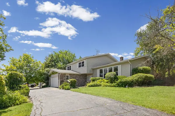 219 W Appletree LN, Arlington Heights, IL 60004