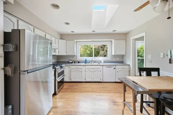 219 W Appletree LN, Arlington Heights, IL 60004