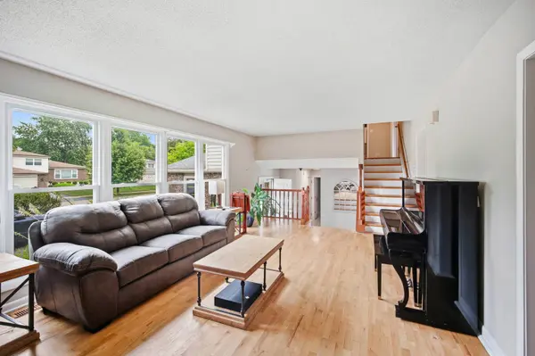 219 W Appletree LN, Arlington Heights, IL 60004