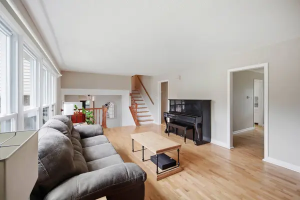 219 W Appletree LN, Arlington Heights, IL 60004