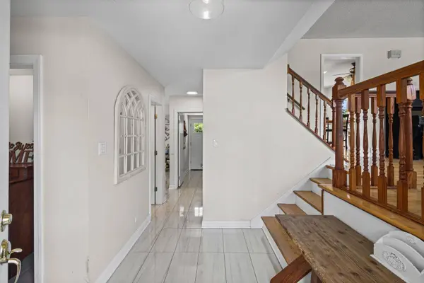 219 W Appletree LN, Arlington Heights, IL 60004