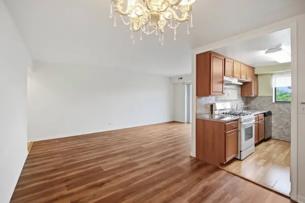 1460 Fairlane DR #311, Schaumburg, IL 60193
