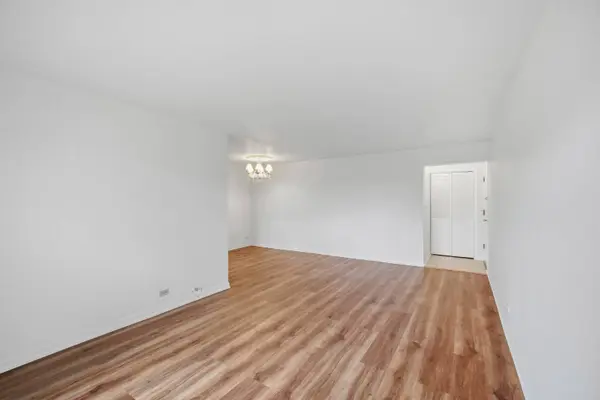 1460 Fairlane DR #311, Schaumburg, IL 60193