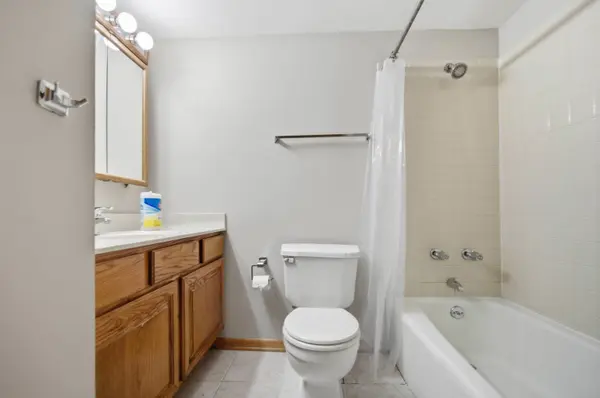 573 Fairway View DR #1B, Wheeling, IL 60090