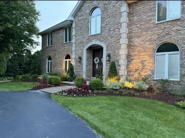 5657 Oakwood CIR