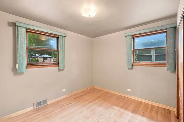 7707 N nora AVE, Niles, IL 60714
