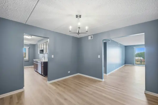 9357 Landings LN #401, Des Plaines, IL 60016