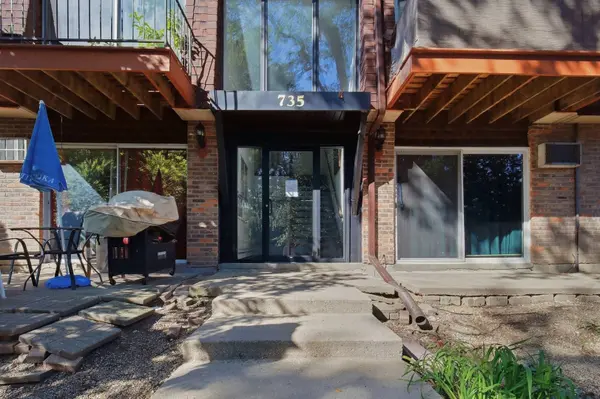 735 Grove DR #214, Buffalo Grove, IL 60089