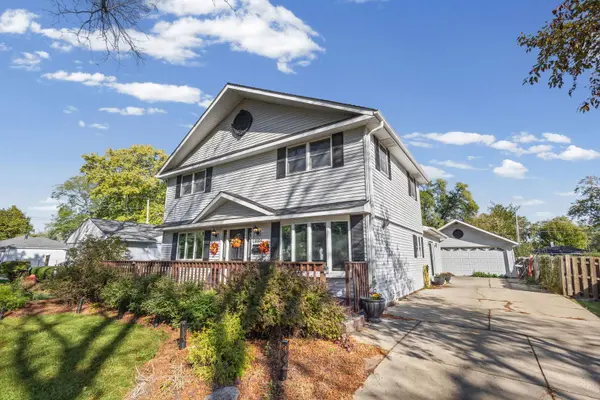 2104 Bluebird LN, Rolling Meadows, IL 60008