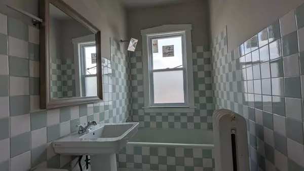 2015 N Leclaire Avenue, Chicago, IL 60639