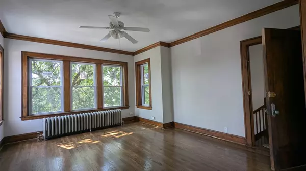 2015 N Leclaire Avenue, Chicago, IL 60639