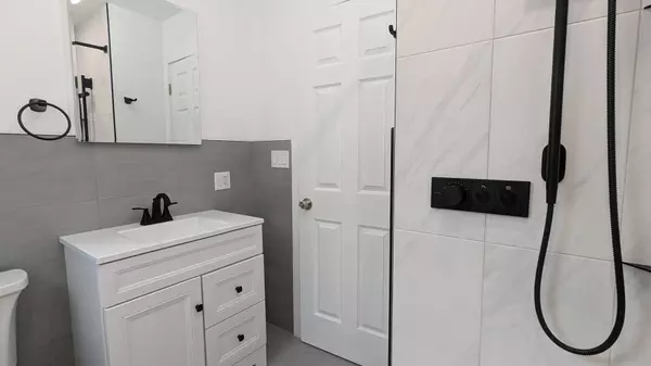 5452 N Natchez Avenue, Chicago, IL 60656