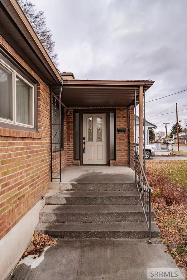 328 N Park Avenue, Shelley, ID 83274