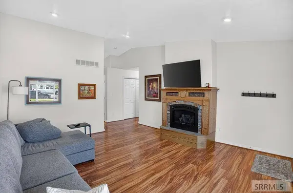2915 Chasewood Drive, Ammon, ID 83406