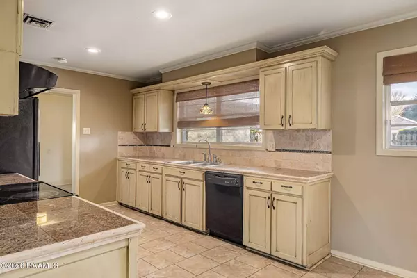 1203 Jeanne ST, Lafayette, LA 70506