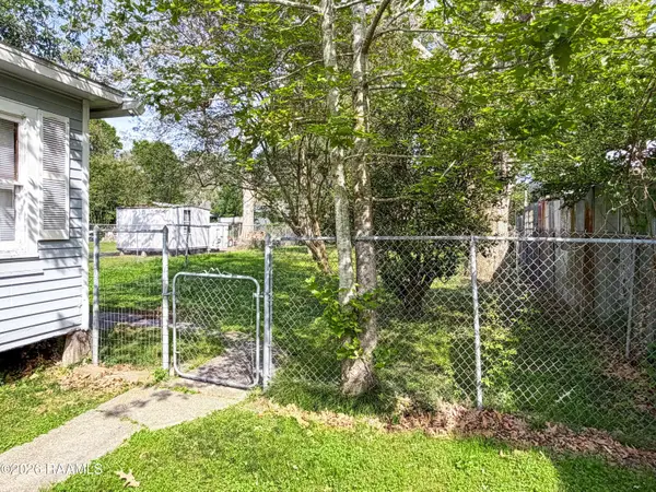 702 NE Evangeline Thruway, Lafayette, LA 70501