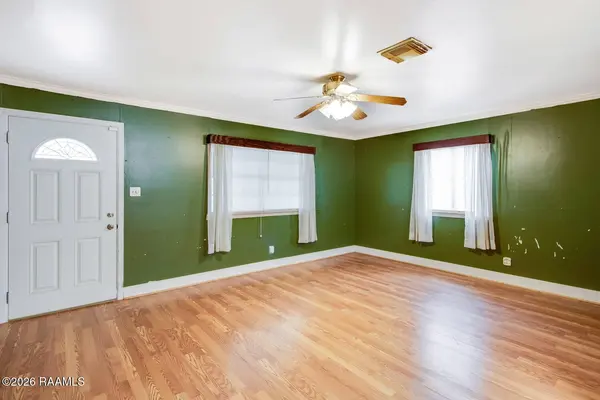 121 La Rue Rouge, Scott, LA 70583