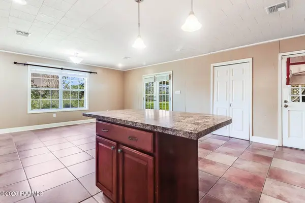 120 Burrow DR, Scott, LA 70583