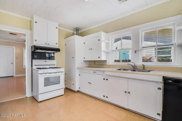 1211 Scott ST, Scott, LA 70583