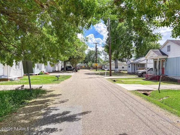 305 Thelma DR, Lafayette, LA 70506