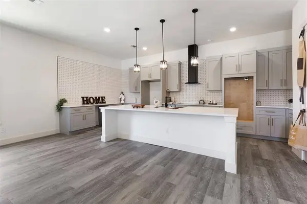 1008 W Walker Street, Denison, TX 75020