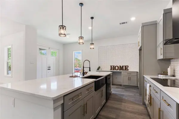 1008 W Walker Street, Denison, TX 75020