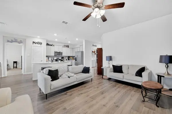 10105 Sunnyview Lane, Aubrey, TX 76227